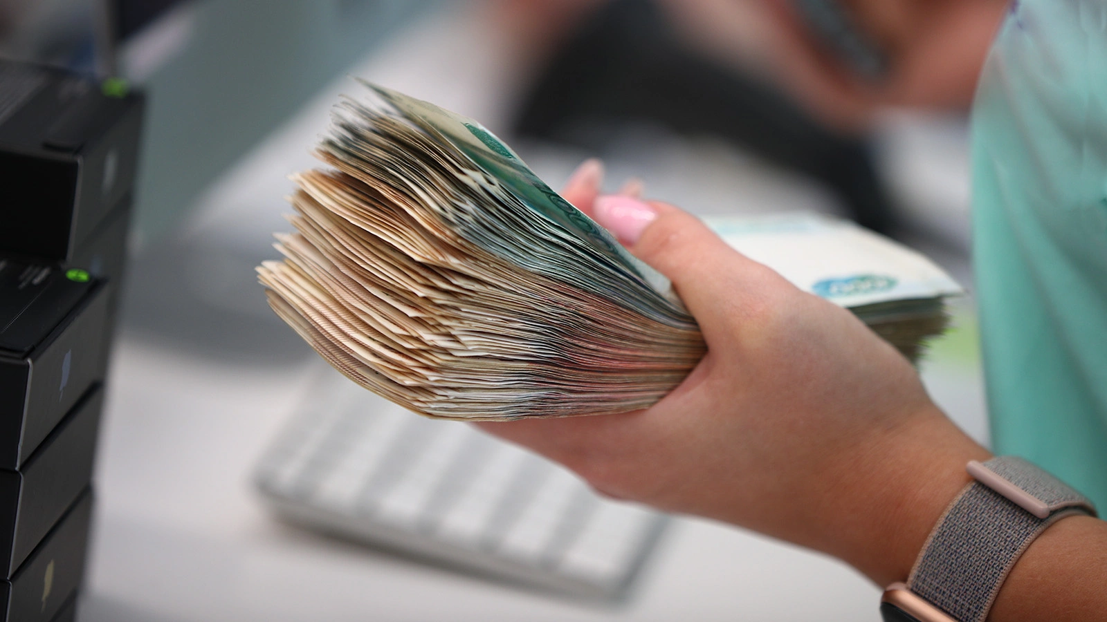 Россияне назвали оптимальный размер финансовой подушки