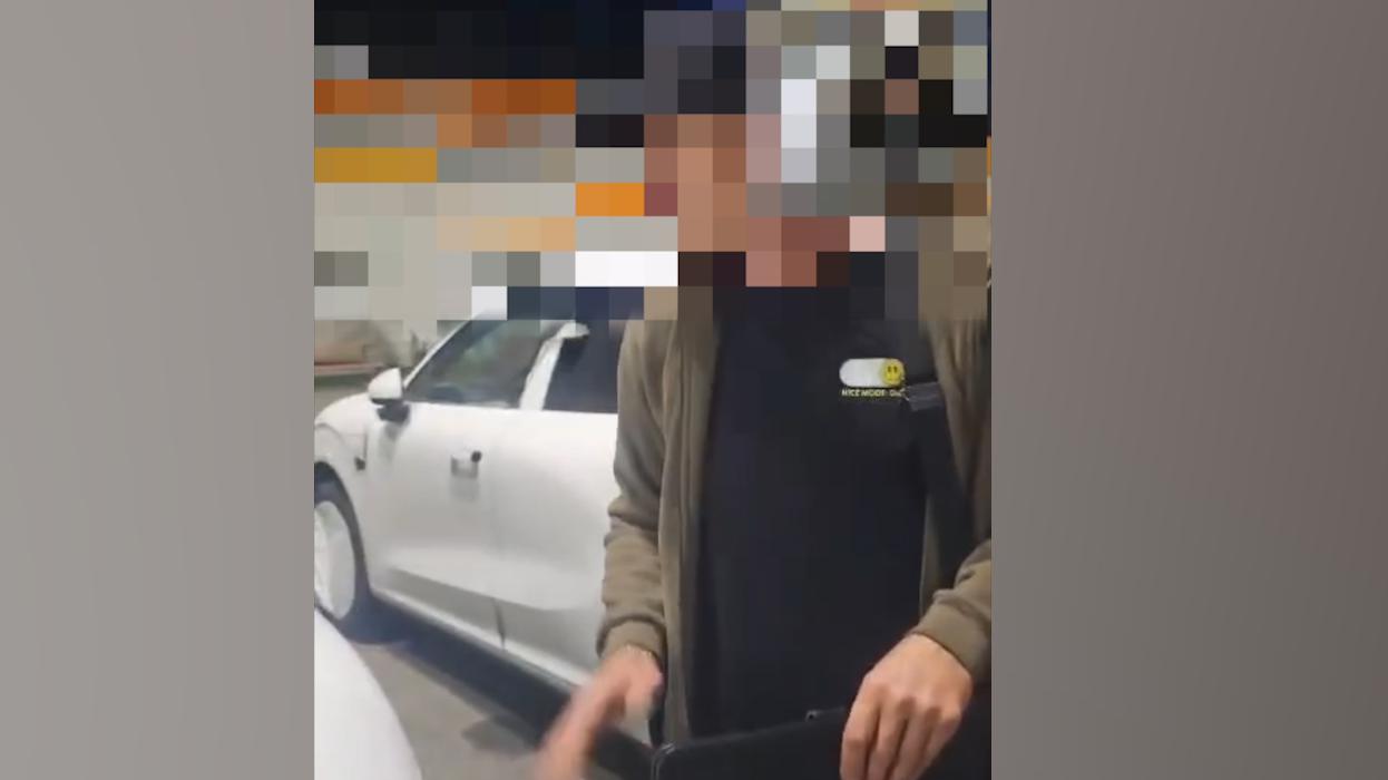 Подставной представитель заказчика забирает автомобили у водителей