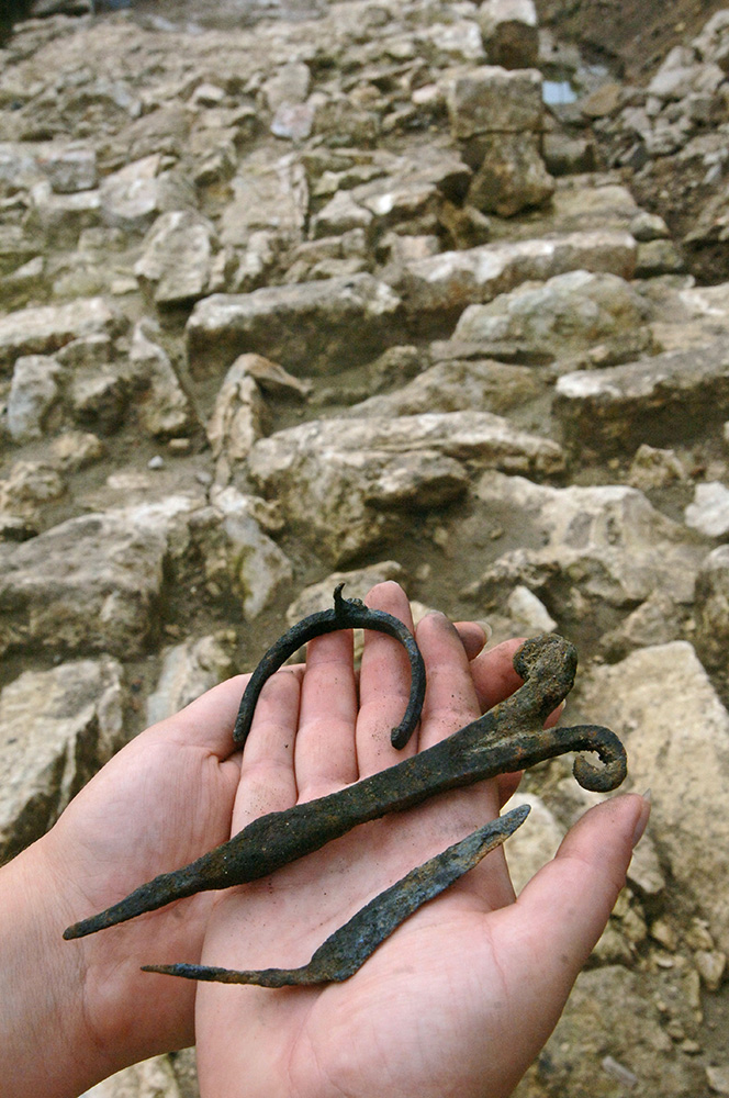 Археологические находки, обнаруженные во время раскопок стен Белого города XVI века на Хохловской площади