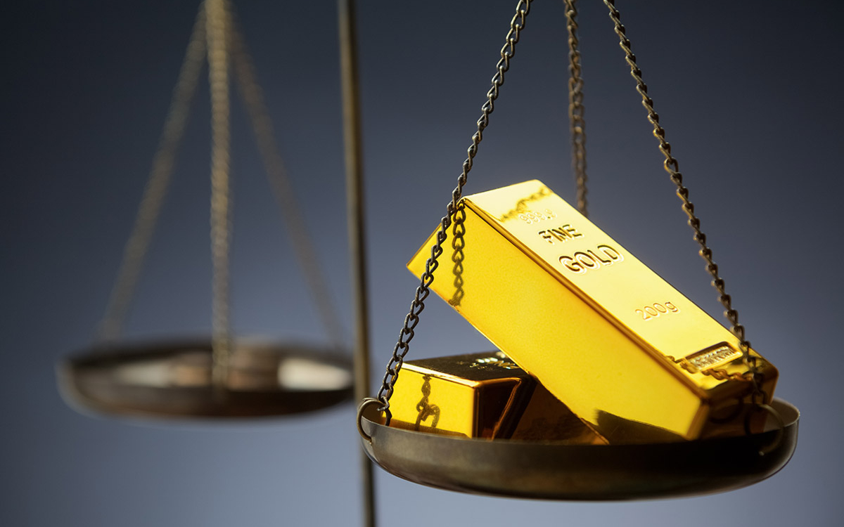 Цены на золото обвалились до четырехмесячных минимумов