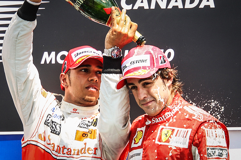 Самые богатые автогонщики

&nbsp;

Самые высокооплачиваемые гонщики &laquo;Формулы-1&raquo; получили за сезон 2013 года, по данным Business Book GP, по &euro;20 млн&nbsp;каждый. Рекордсменами стали двукратный чемпион мира серии &laquo;Формула-1&raquo; 2005 и 2006 годов Фернандо Алонсо, представляющий Ferrari (на фото справа), и выступающий за Mercedes чемпион мира &laquo;Формулы-1&raquo; 2008 года Льюис Хэмилтон. Десять самых высокооплачиваемых автогонщиков заработали вместе &euro;100 млн. Россиян среди них не оказалось.