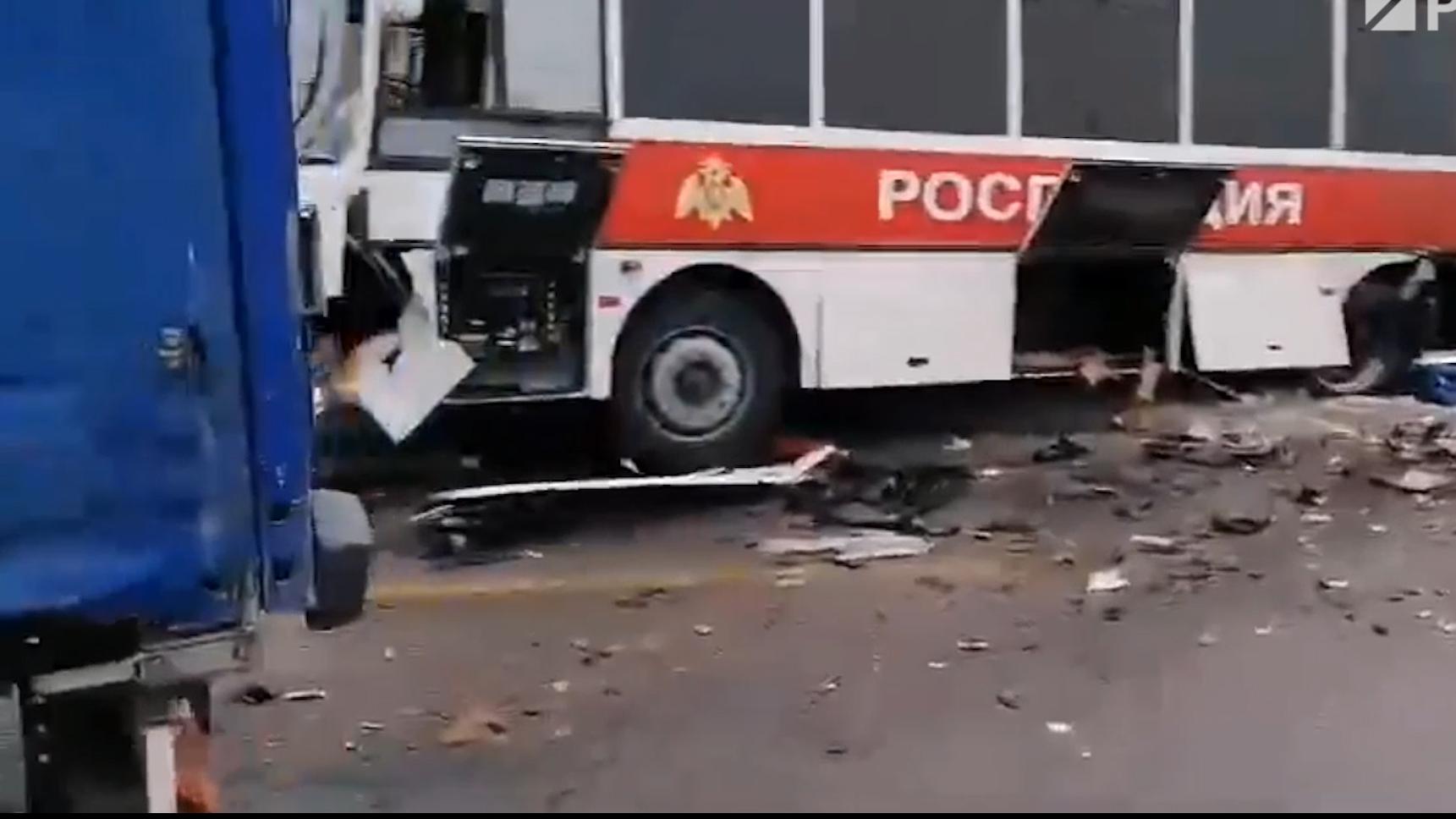 В Воронежской области грузовик врезался в колонну автобусов Росгвардии