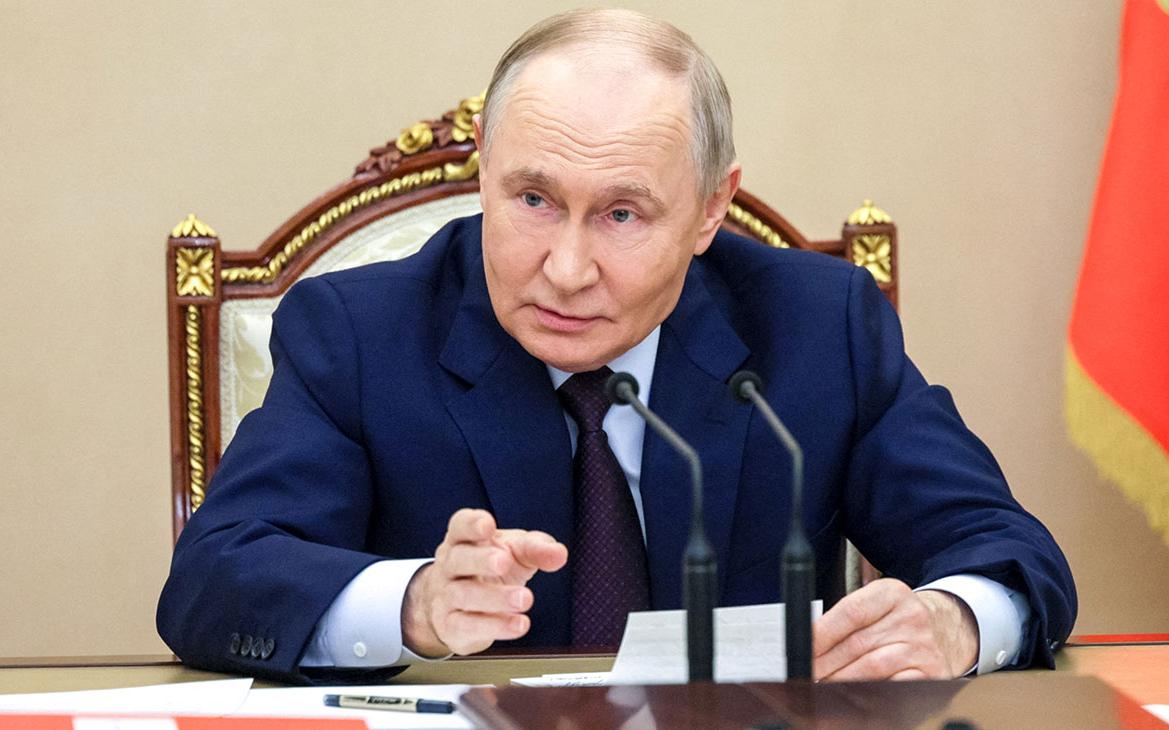 Путин поручил оценить целесообразность проведения ядерных испытаний