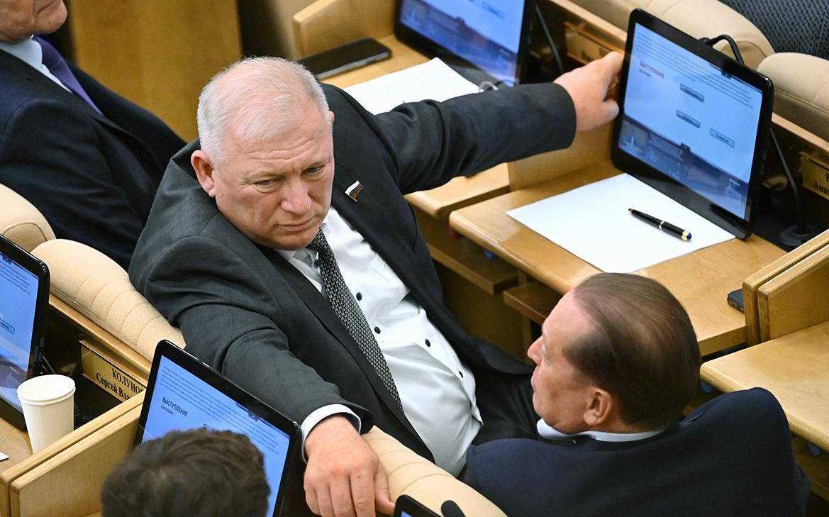 Комиссия Думы рекомендовала лишить неприкосновенности депутата-единоросса