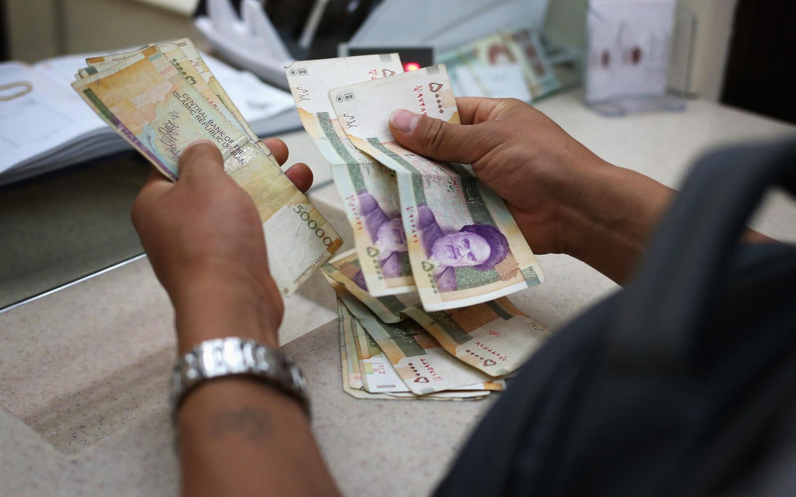 Иранские риалы

