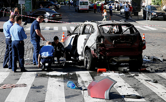 На месте взрыва автомобиля, за&nbsp;рулем которого находился Павел Шеремет. 20 июля 2016 года

