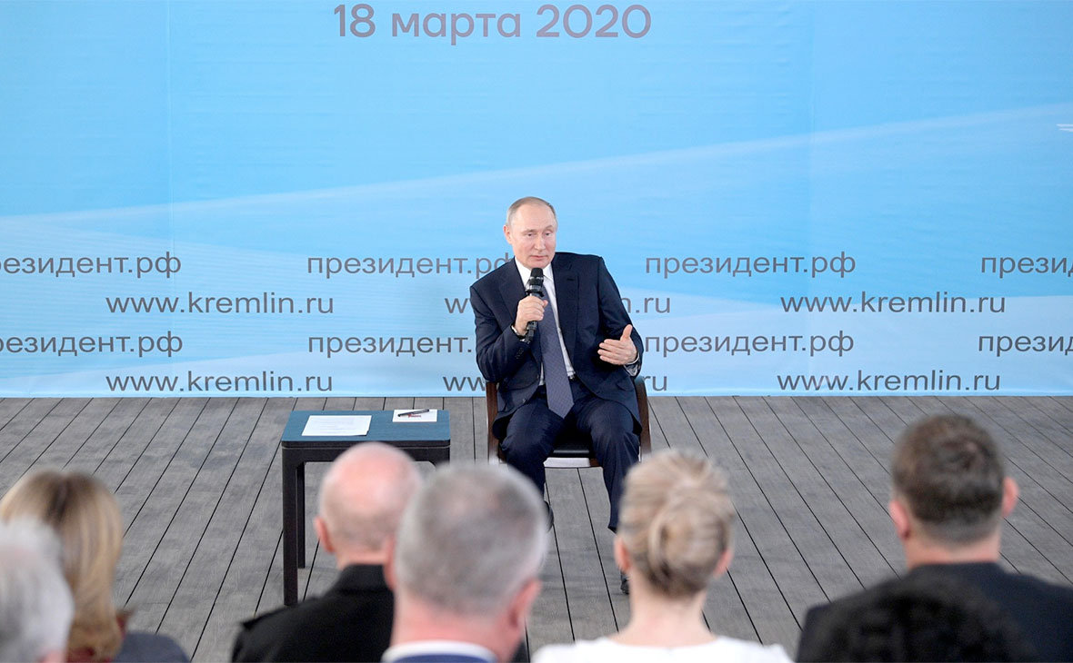 Владимир Путин&nbsp;на встрече с представителями общественности Крыма и Севастополя
