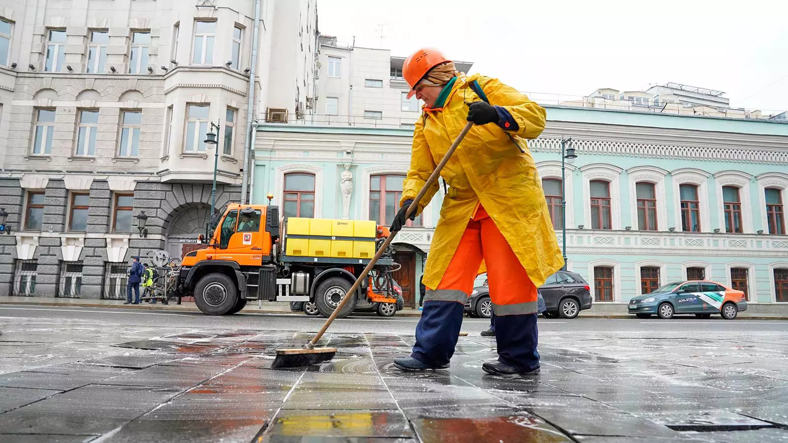 Наименее востребованной у соискателей сегодня является профессия дворника: индекс активных резюме на одну вакансию составляет 0,9