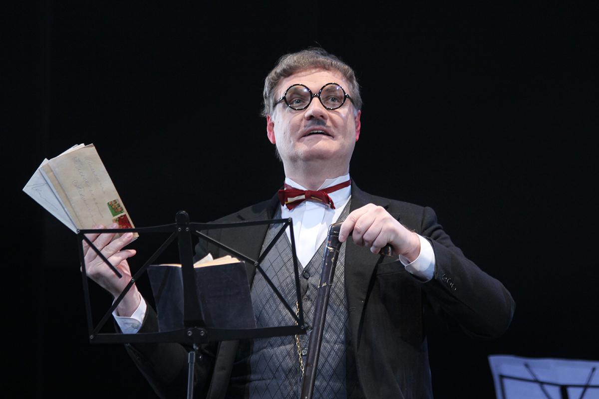 Владимир Симонов в спектакле «Ветер шумит в тополях», 2015 год