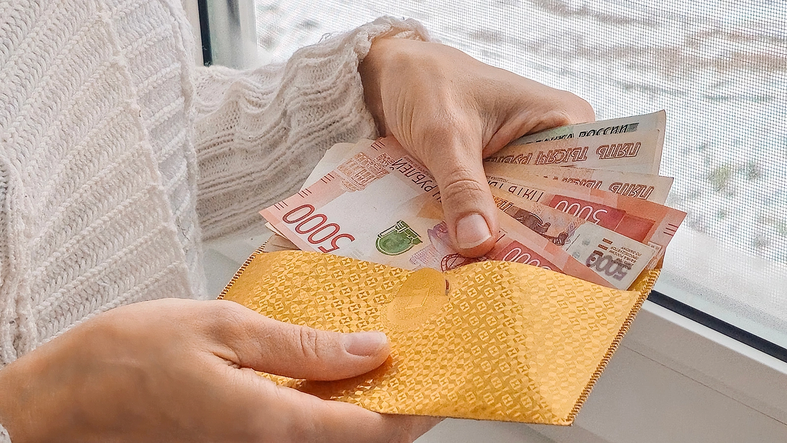 С 1 марта повысят социальные выплаты. Кому сделают прибавку и на сколько