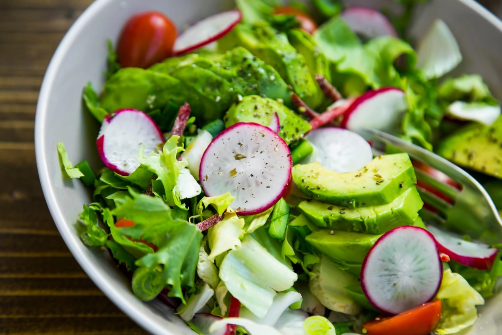 Редис &mdash; частый спутник весенних овощных салатов, но есть и другие рецепты с ним