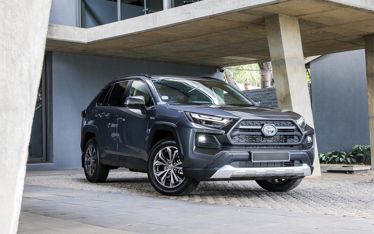 Мы нашли замену Camry и RAV4. Эти модели Toyota не подорожают с 1 декабря