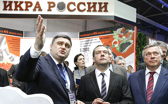 Премьер-министр России Дмитрий Медведев (в центре) на I Всероссийском форуме продовольственной безопасности