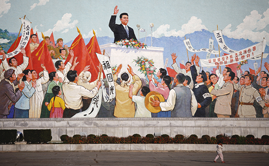 Стена с изображением Ким&nbsp;Ир Сена в Пхеньяне, Северная Корея