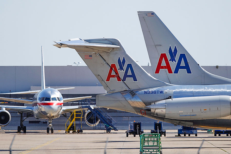 Далее следует компания American Airlines, которая повысила зарплату своим пилотам в&nbsp;среднем на&nbsp;24% с&nbsp;1 января 2017 года и&nbsp;будет индексировать ее до&nbsp;2019 года. Средняя ставка, которую компания предлагает своим пилотам, составляет $249 в&nbsp;час (или $25&nbsp;тыс. в&nbsp;месяц). Максимальная ставка, которую предлагает компания, составляет до&nbsp;$302 в&nbsp;час, или&nbsp;до&nbsp;$30&nbsp;тыс. в&nbsp;месяц. Эта мера по&nbsp;увеличению зарплат пилотам обойдется компании в&nbsp;$230 млн в&nbsp;2017 году и&nbsp;по&nbsp;$350 млн в&nbsp;последующие два года.
