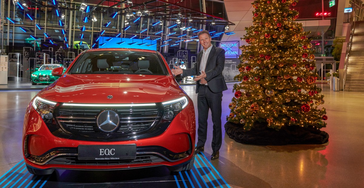 Mercedes и BMW прорекламировали автомобили друг друга в канун Рождества