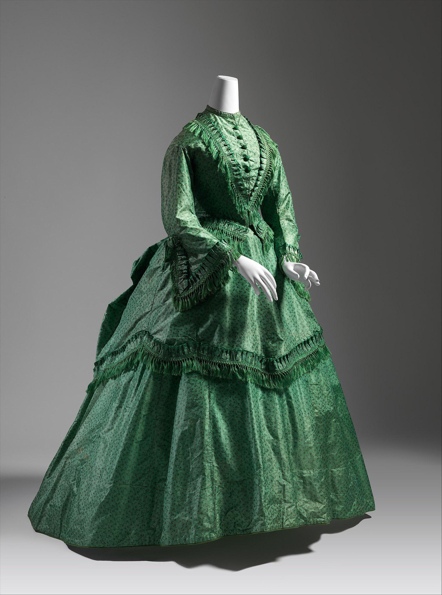 Платье оттенка &laquo;швейнфуртская зелень&raquo;, Великобритания, около 1868 г.