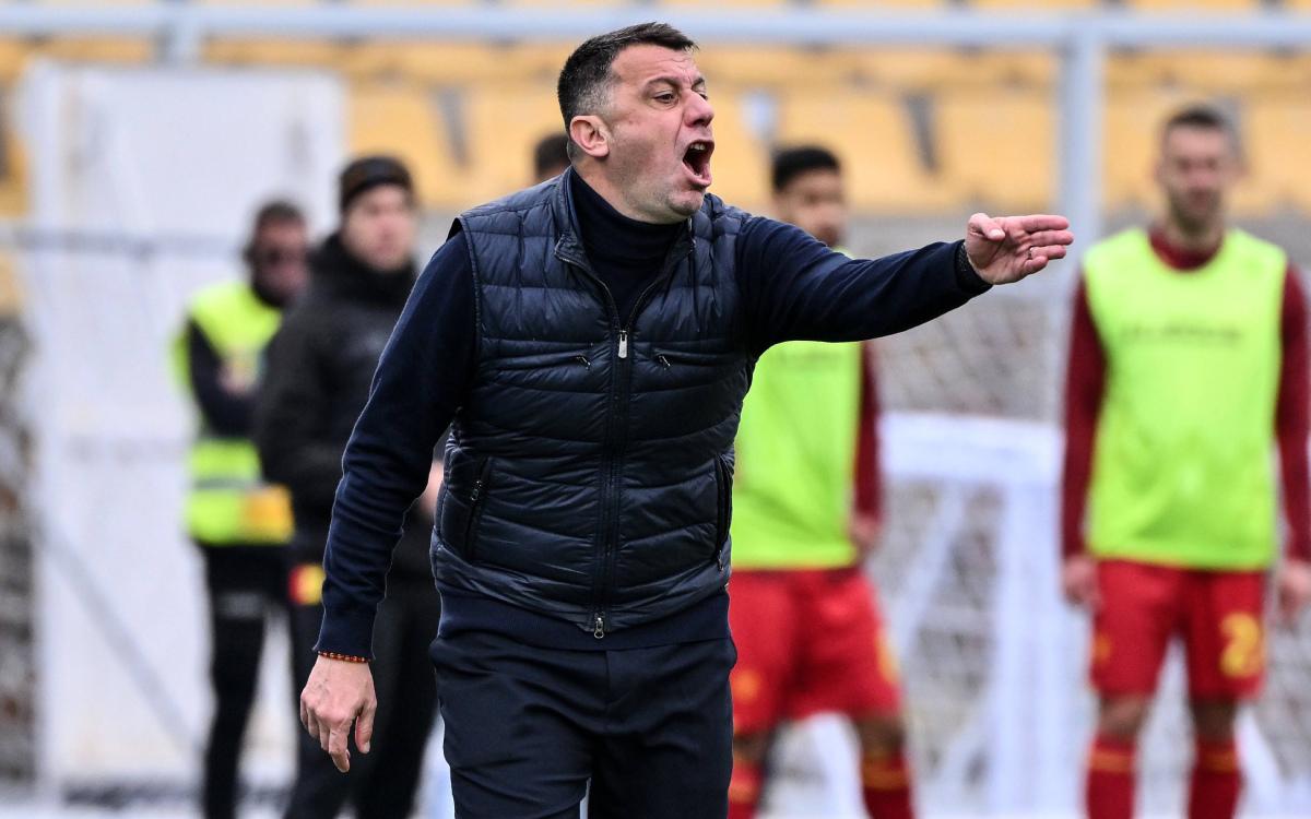 Клуб Серии А уволил тренера, боднувшего игрока соперников