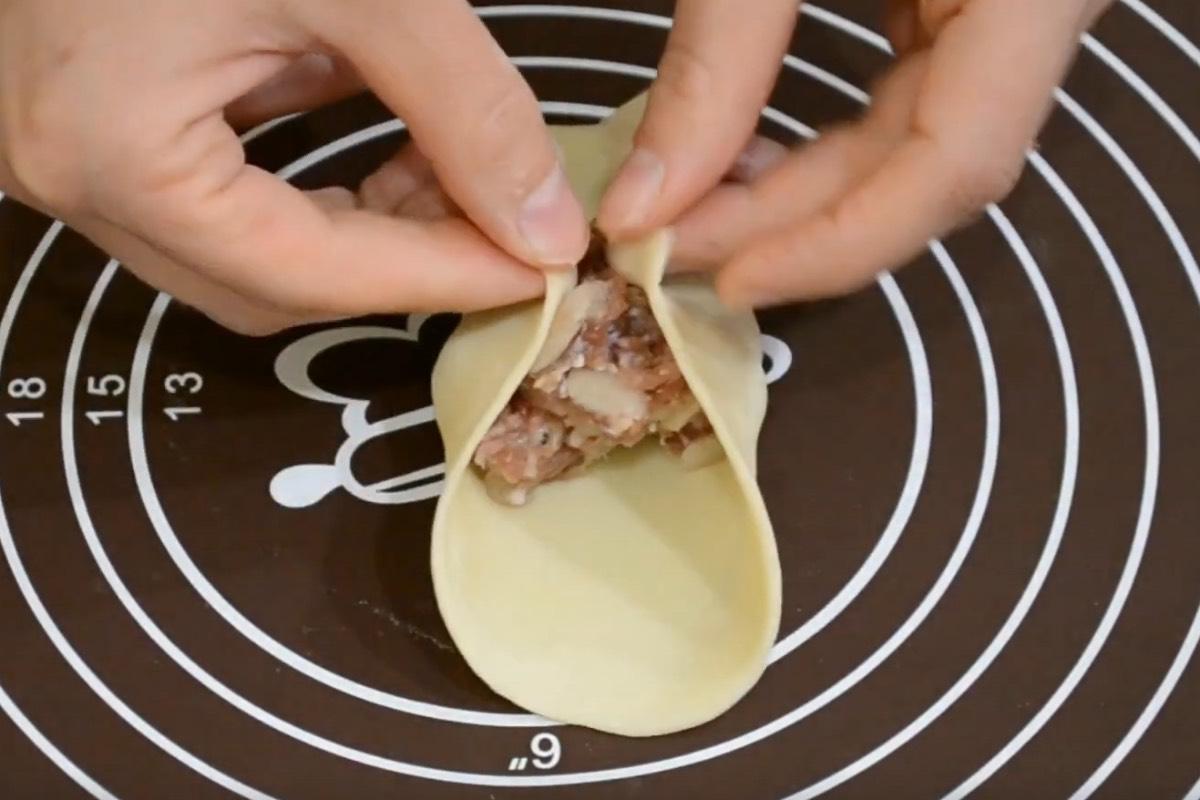 Как лепить манты в форме цветка