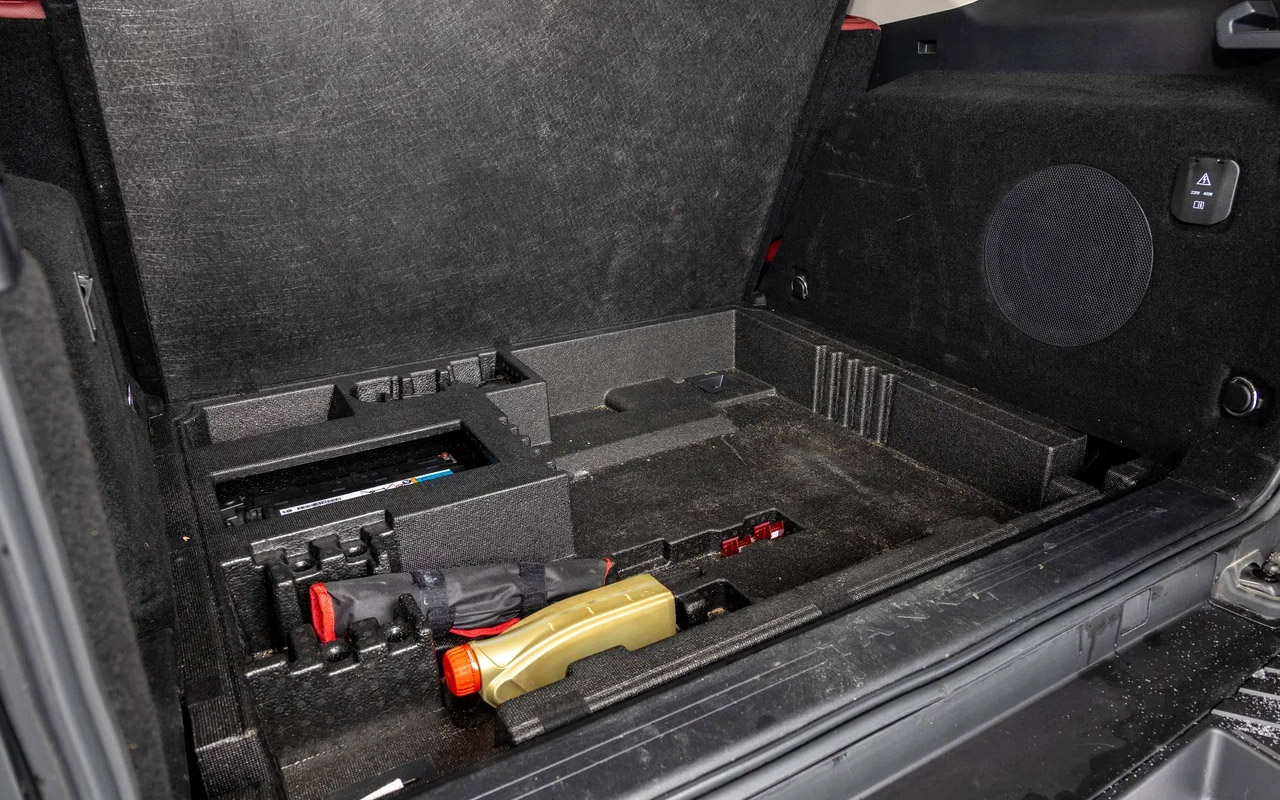 Места в подполье багажника&nbsp;Tank 400 очень много