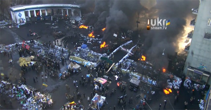 "Мирный марш" в Киеве перерос в столкновения с милицией