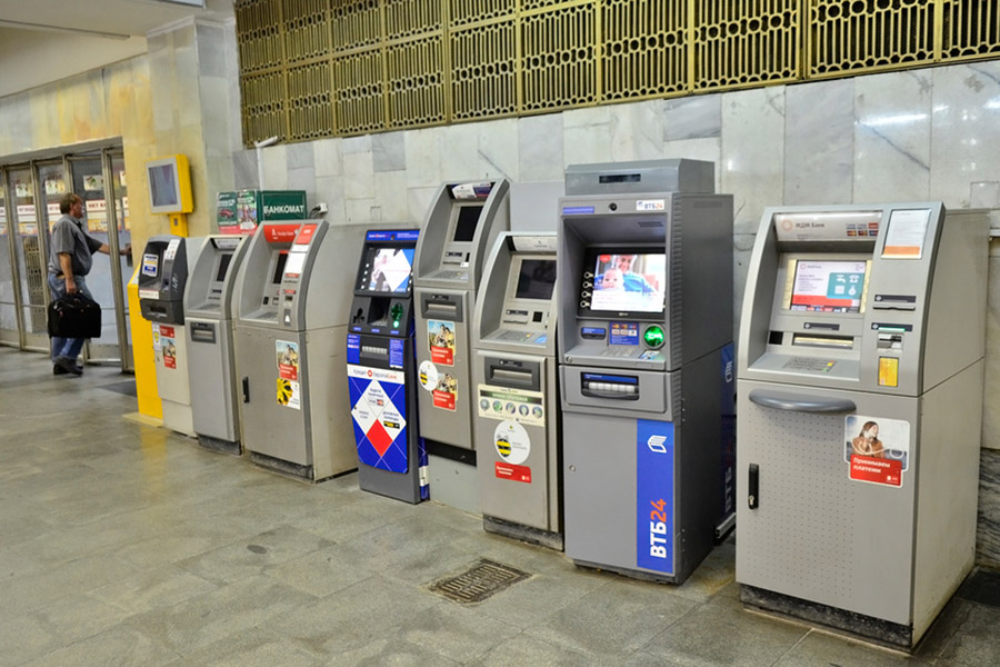 Банкоматы в московском метро. 2012 год