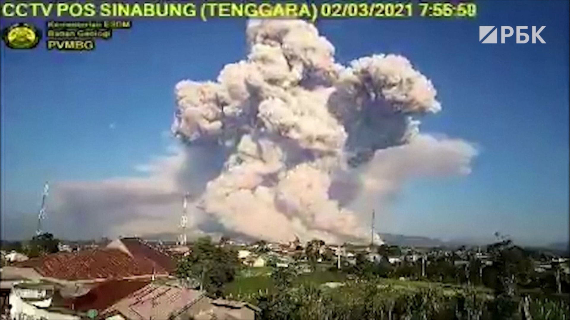 В Индонезии начал извергаться вулкан Синабунг. Видео