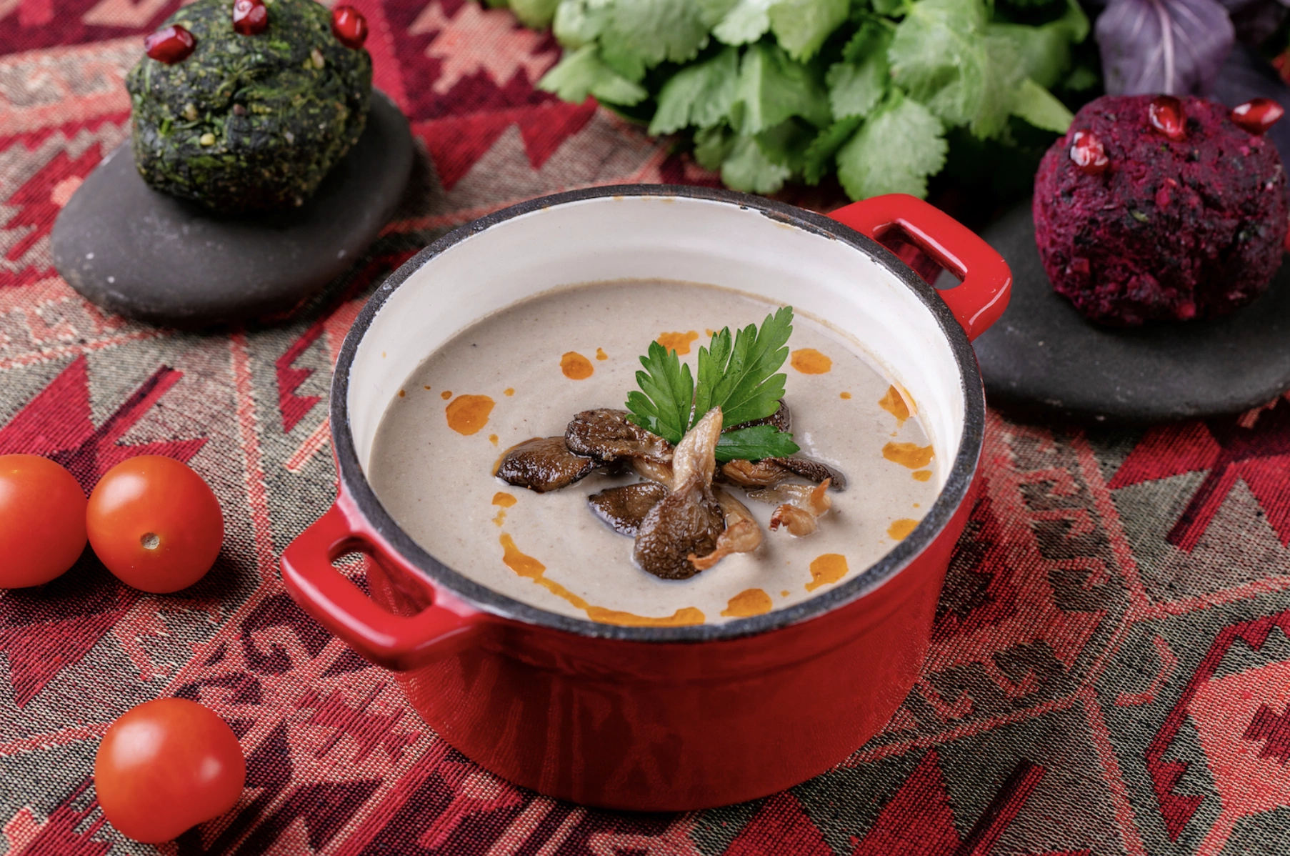 Приготовление постного супа из шампиньонов с аджикой:
