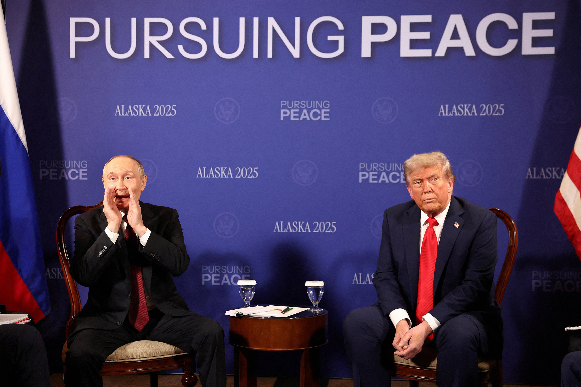 Путин и Трамп перед началом переговоров отказались отвечать на вопросы журналистов