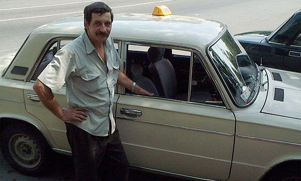 Молдавских таксистов штрафуют за незнание государственного языка