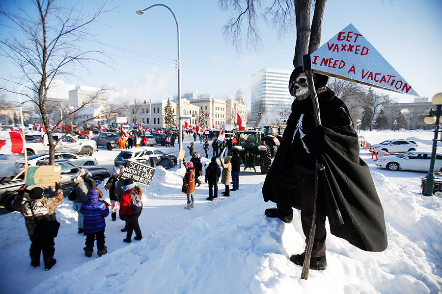 На фото: демонстрация в Виннипеге 4 февраля

Митингующих в столице поддержали акциями в Квебеке, Ванкувере, Виннипеге и других крупных городах страны