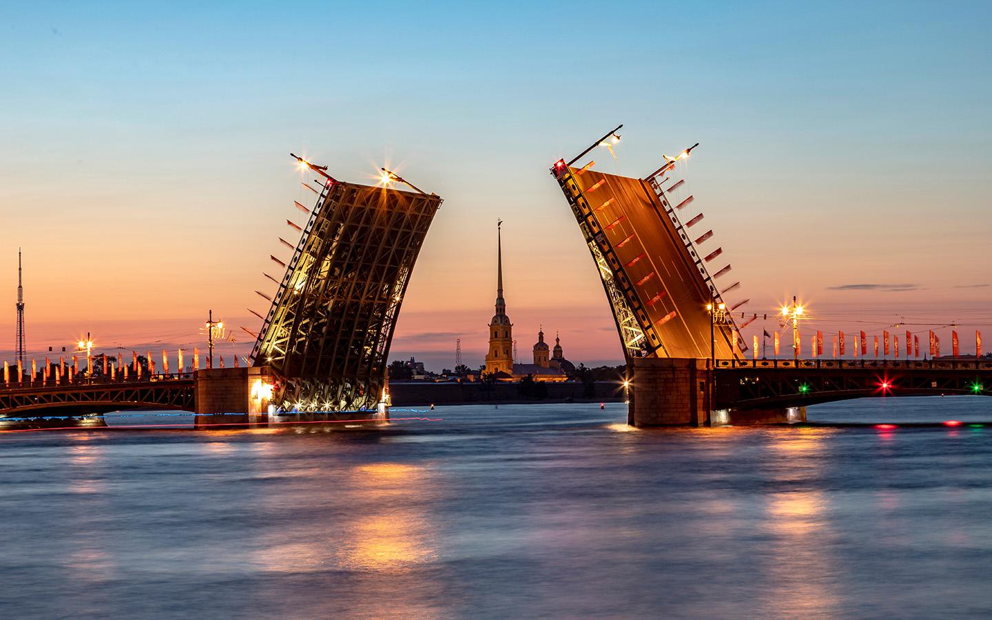 В Санкт-Петербурге на время ПМЭФ перекроют и сузят ряд улиц как в центре, так и на юге города