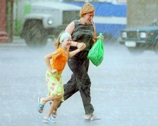 Первый летний уикенд в Северной столице обещает дожди