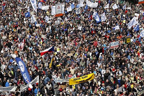 В Праге 100 тыс. человек вышли на антиправительственный марш