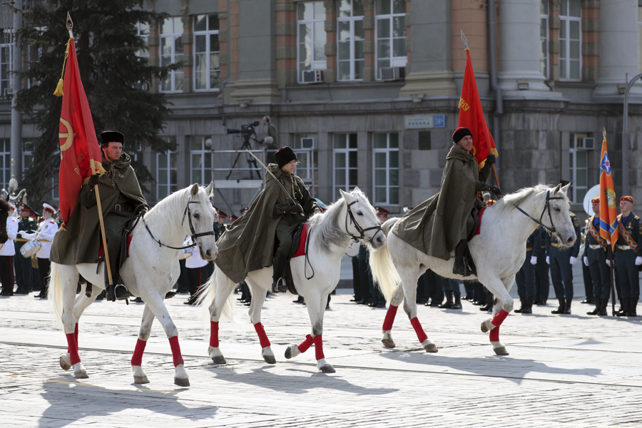 Участники парада в Екатеринбурге.