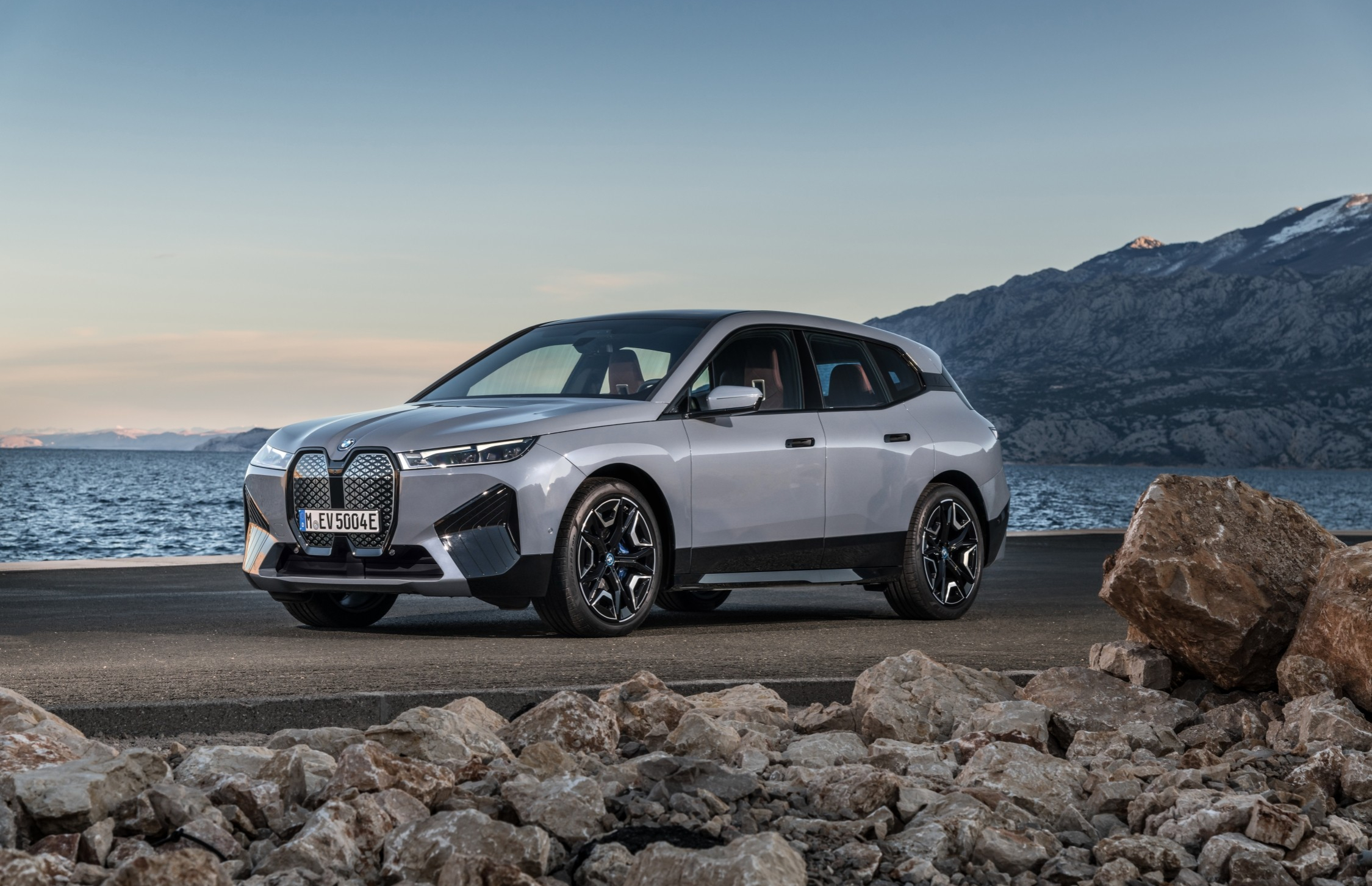 6 причин сесть за руль нового электрического автомобиля BMW iX