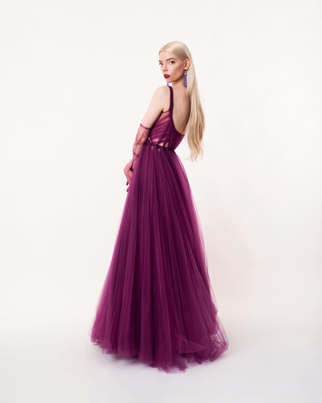 Аня Тейлор-Джой в платье&nbsp;Dior Haute Couture на виртуальной церемонии Critics&rsquo; Choice Awards, 2021