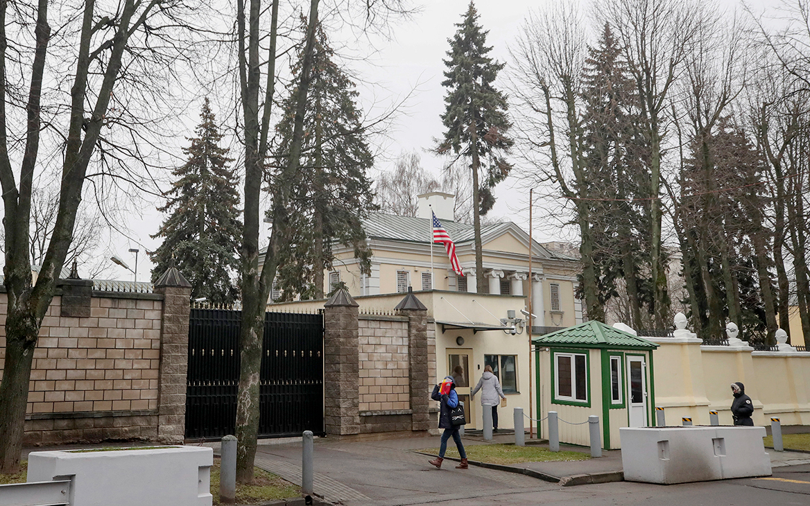 Госдеп приостановил работу посольства США в Белоруссии
