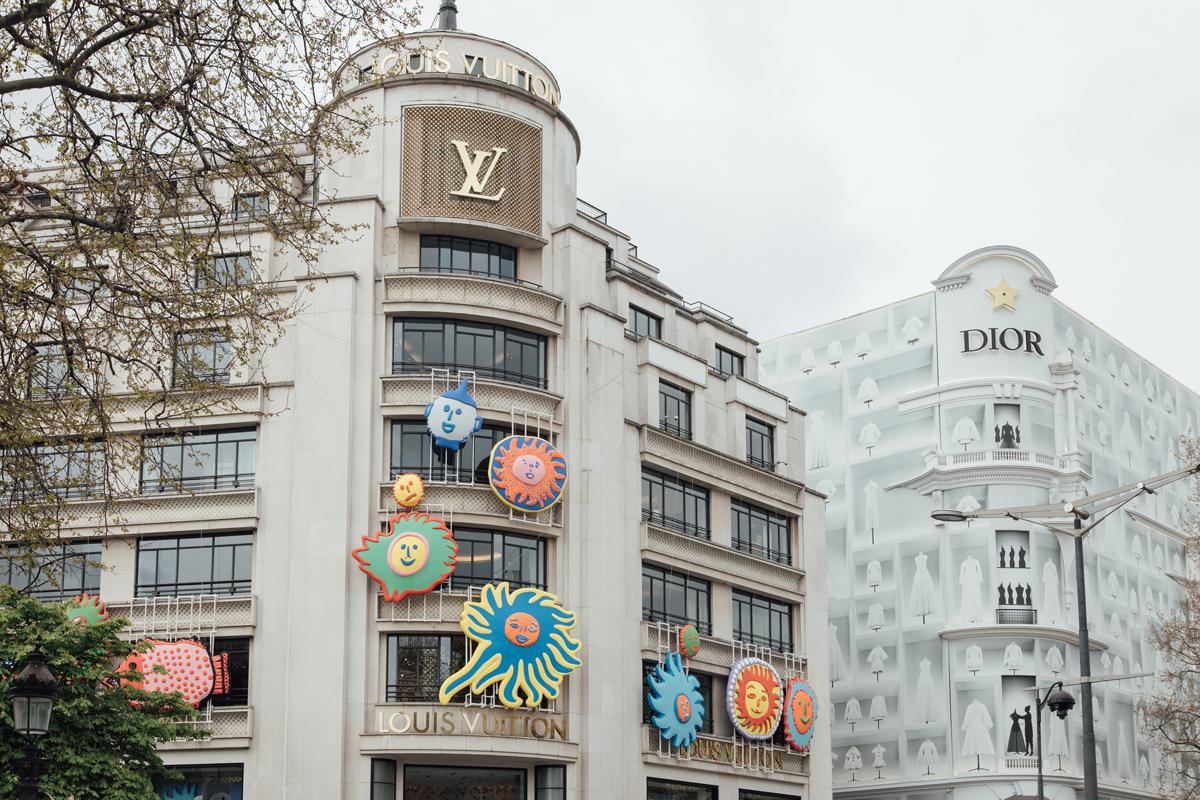 Бутики Louis Vuitton и Dior на Елисейских Полях, Париж, 2023