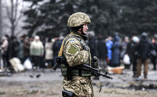 Украинский солдат в городе Дебальцево