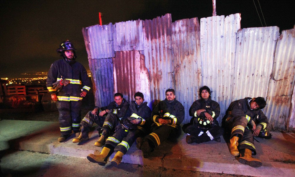 Крупный пожар в Чили унес жизни 16 человек и уничтожил 500 домов 
