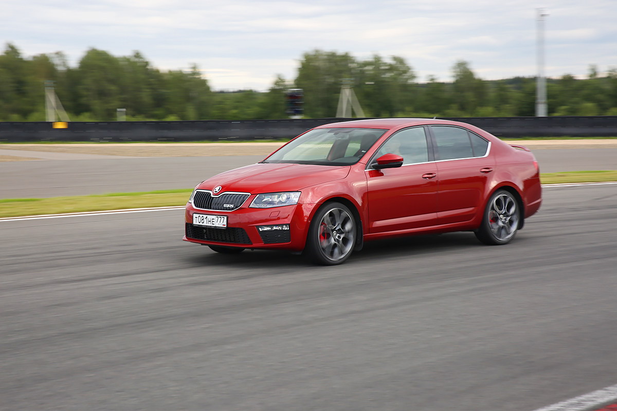 Красная линия. Тест-драйв Skoda Octavia RS :: Autonews