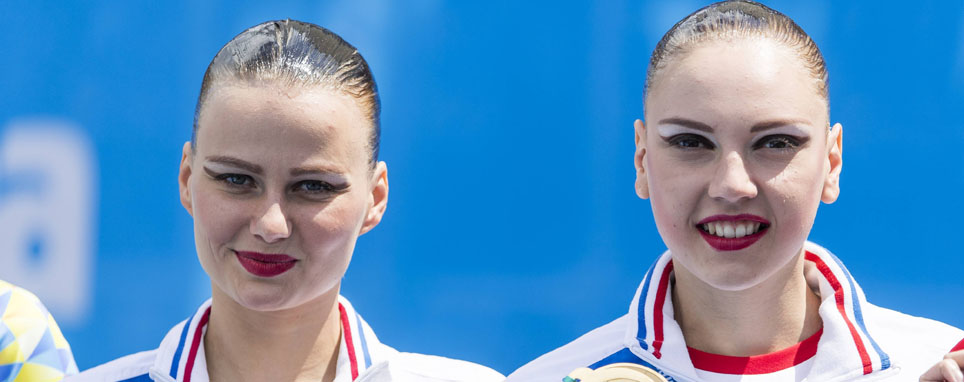 Чемпионки мира по синхронному плаванию Александра Пацкевич (слева) и Светлана Колесниченко
