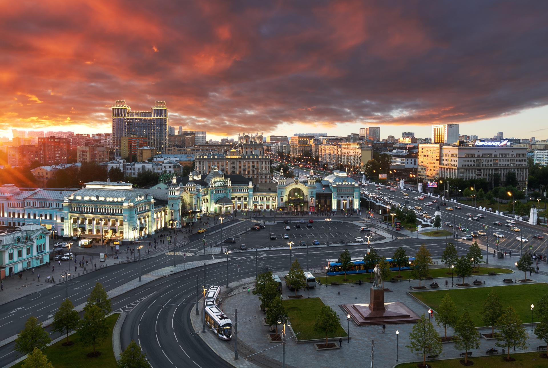 Вид на площадь у Белорусского вокзала