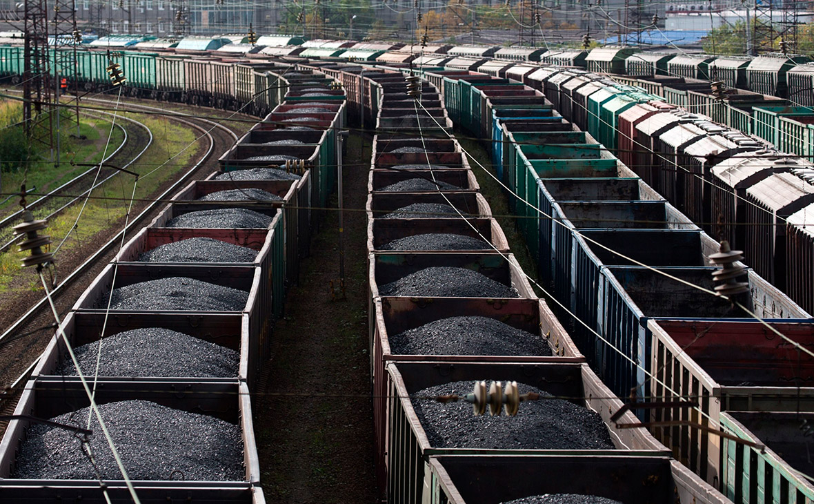 Премьер Польши назвал сроки полного отказа от угля из России"/>













