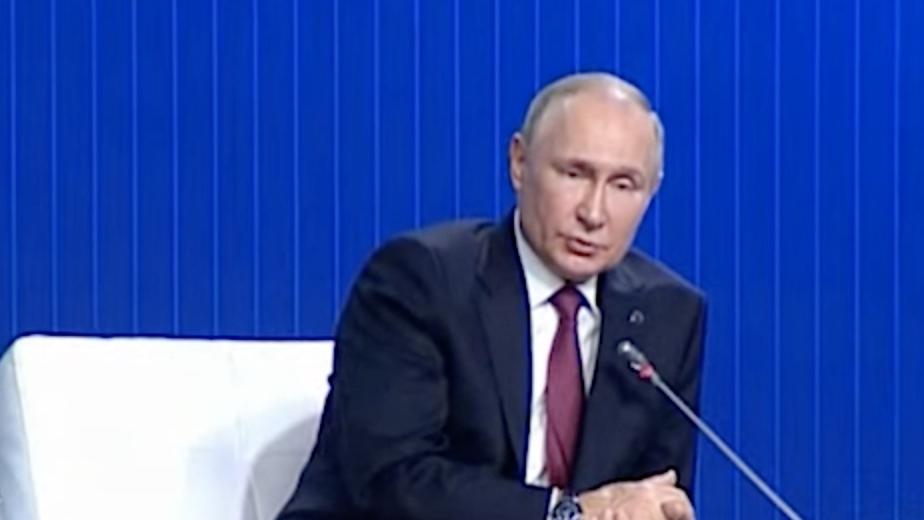 Путин промолчал в ответ на вопрос о том, «торопимся ли мы в рай». Видео