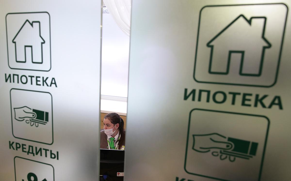 Доля россиян с кредитами за 14 лет выросла почти в два раза