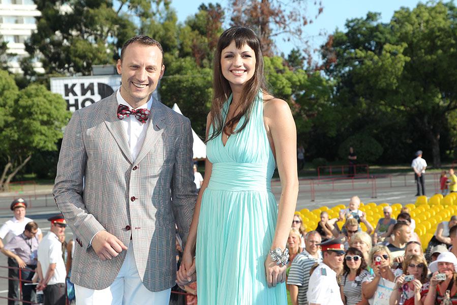 Анатолий Белый с супругой Инессой во время закрытия XXIII российского кинофестиваля &laquo;Кинотавр&raquo; в Сочи, 2012 год