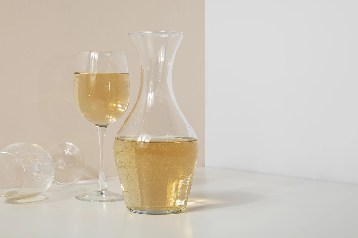 На этой неделе выбор Романа Сосновского остановился на плотном, но не тяжеловесном вине из небольшого хозяйства в Жюра