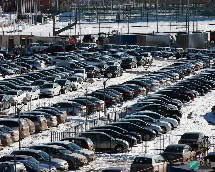 Парламент РТ раскритиковал казанские власти за муниципальные парковки